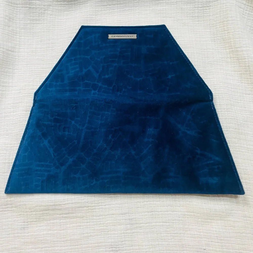 JANTAMINIAU EMBOSSED BLUE VELVET CASE CLUTCH BAG